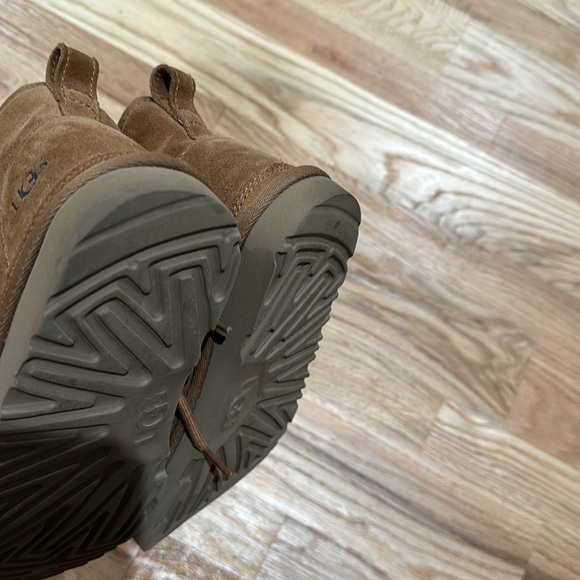 Boys Ugg’s - Picture 4 of 4